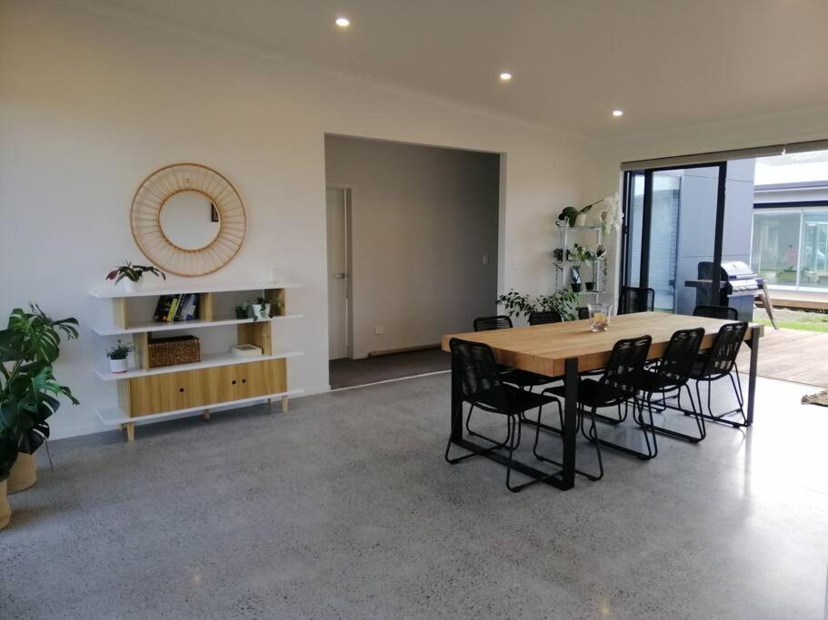 Purangi Beachhouse - 2 Bedroom Cooks Beach Экстерьер фото
