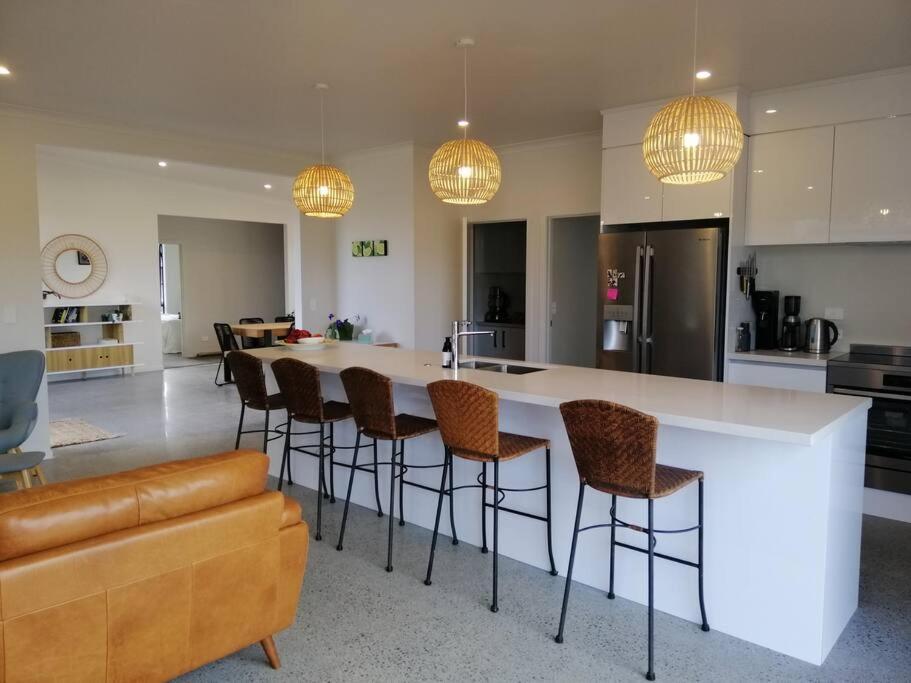 Purangi Beachhouse - 2 Bedroom Cooks Beach Экстерьер фото